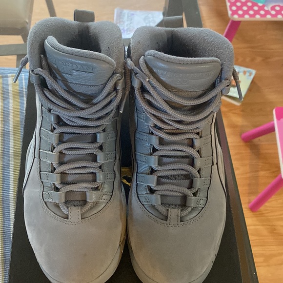 Sneakers - Picture 2 of 4